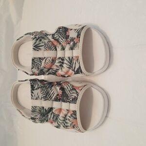 Easy spirit tropical print slip on 8 1\2WW